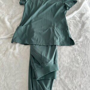 Focus by MAEVN Women's Scrubs set Size XS Green